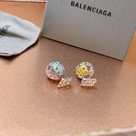 BALENCIAGA Парижские серьги-гвоздикиз серии «Королевская комбинац