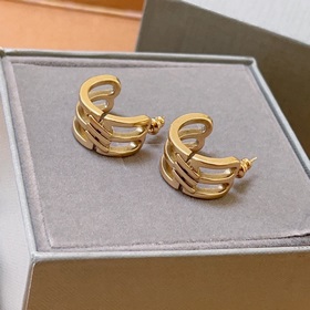 BALENCIAGA Парижские серьги-гвоздикиз серии «Королевская комбинац