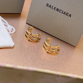 BALENCIAGA Парижские серьги-гвоздикиз серии «Королевская комбинац