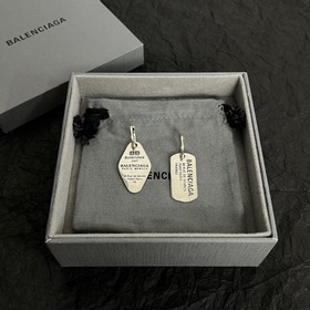 Balenciaga серьги, лаконичные и элегантные, изготовлены из высоко