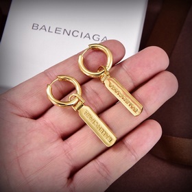 Оригинальный товар, новая модель. Balenciaga, новая модель сереже