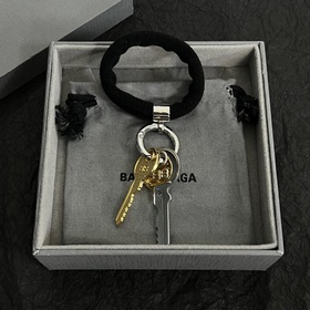 [1311820130] Новая модель ободка для волос от Balenciaga. Простой