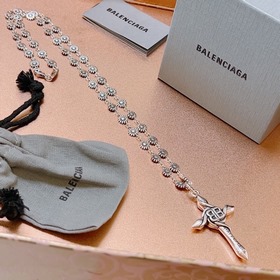 Выпуск новых товаров по оригинальному заказу. Ожерелье Balenciaga