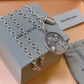 Новый товар, оригинальная упаковка. Ожерелье Balenciaga. Новая мо
