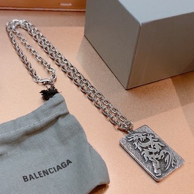 Новый товар, оригинальная упаковка. Ожерелье Balenciaga. Новая мо