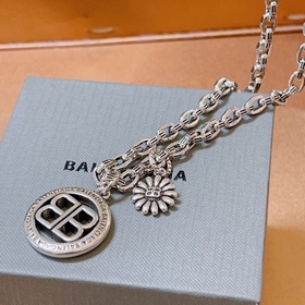 240  Оригинальный товар, новая модель. Ожерелье Balenciaga. Нов