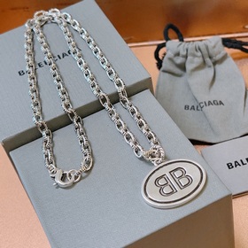Новый товар, оригинальная упаковка. Ожерелье Balenciaga. Новая мо