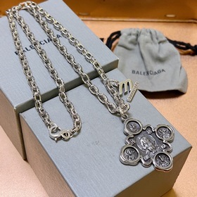240  Оригинальный товар, новая модель. Ожерелье Balenciaga. Нов