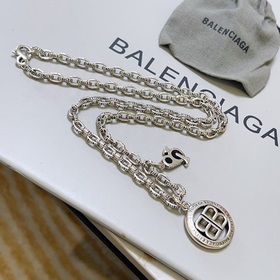 240  Оригинальный товар, новая модель. Ожерелье Balenciaga. Нов