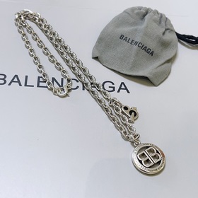 240  Оригинальный товар, новая модель. Ожерелье Balenciaga. Нов
