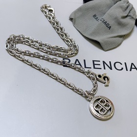 240  Оригинальный товар, новая модель. Ожерелье Balenciaga. Нов