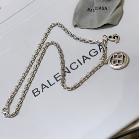 240  Оригинальный товар, новая модель. Ожерелье Balenciaga. Нов