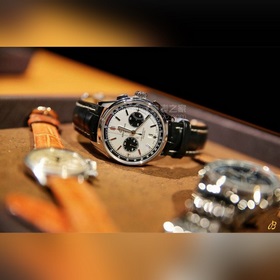 Новинка J5 BL Новый хронограф Breitling B01 серии Premier имеет о