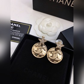 Новые серьги-гвоздики Chanel Новые серьги-гвоздики Chanel c3 с дв