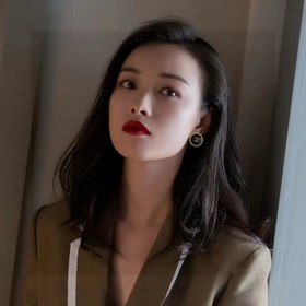 CHANEL Шамфань магнетит жемчуг буквы новые серьги-гвоздики с ориг
