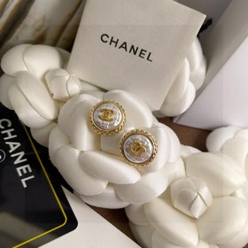 CHANEL Шамфань магнетит жемчуг буквы новые серьги-гвоздики с ориг