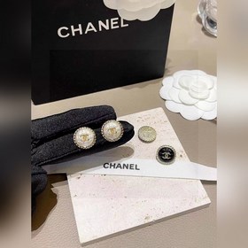 CHANEL Шамфань магнетит жемчуг буквы новые серьги-гвоздики с ориг