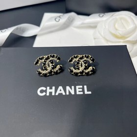Chanel ZP-модель Маленькие Chanel CHANEL Сережки-гвоздики с букв