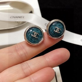 Chanel Новые серьги-гвоздики Chanel CHNEL, изысканные и очароват