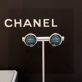 Chanel Новые серьги-гвоздики Chanel CHNEL, изысканные и очароват
