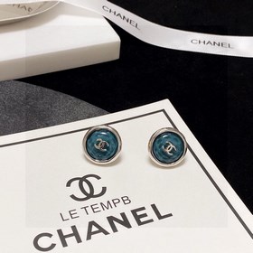 Chanel Новые серьги-гвоздики Chanel CHNEL, изысканные и очароват