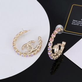 Chanel Многие знаменитости носят такую же модель [Цвет] Серьги C