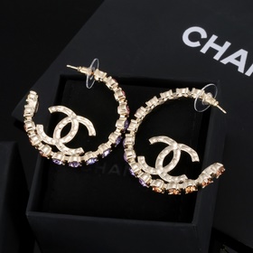 Chanel Многие знаменитости носят такую же модель [Цвет] Серьги C