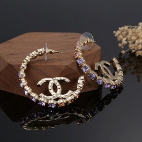 Chanel Многие знаменитости носят такую же модель [Цвет] Серьги C