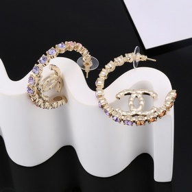 Chanel Многие знаменитости носят такую же модель [Цвет] Серьги C