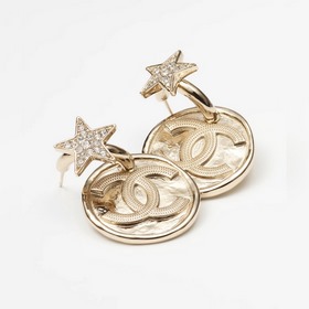 Новые серьги-гвоздики Chanel Новые серьги-гвоздики Chanel c3 с дв