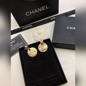 Новые серьги-гвоздики Chanel Новые серьги-гвоздики Chanel c3 с дв