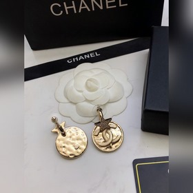 Новые серьги-гвоздики Chanel Новые серьги-гвоздики Chanel c3 с дв