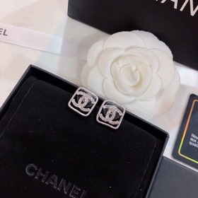 Chanel CHANEL высококачественные серьги с двойным C. Единственны