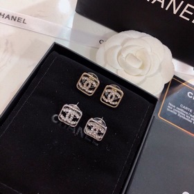 Chanel CHANEL высококачественные серьги с двойным C. Единственны