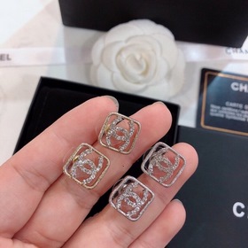 Chanel CHANEL высококачественные серьги с двойным C. Единственны