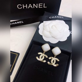 Новинка от Chanel Серьги-гвоздики, новая модель от Chanel, лучшая