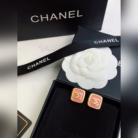 Chanel  [Новинка Chanel] Серьги-гвоздики с жемчужинами Chanel Но