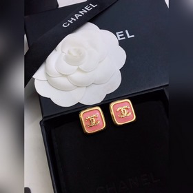 Chanel  [Новинка Chanel] Серьги-гвоздики с жемчужинами Chanel Но