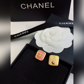 Chanel  [Новинка Chanel] Серьги-гвоздики с жемчужинами Chanel Но