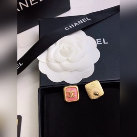 Chanel  [Новинка Chanel] Серьги-гвоздики с жемчужинами Chanel Но