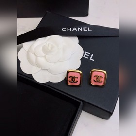 Chanel  [Новинка Chanel] Серьги-гвоздики с жемчужинами Chanel Но