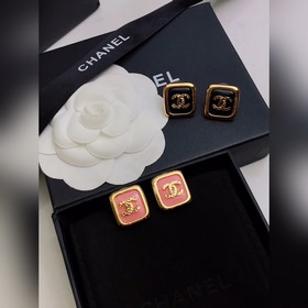 Chanel  [Новинка Chanel] Серьги-гвоздики с жемчужинами Chanel Но