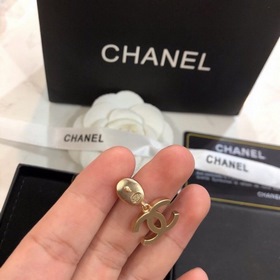 Chanel CHANEL Шанель 2024 новинка серьги-гвоздики из латуни, оче
