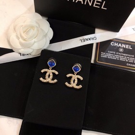 CHANEL  Нежные серьги-гвоздики сапфирами. Идеально подходят для