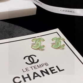 Серьги Chanel светло-зеленого цвета, прозрачные и кристально чист