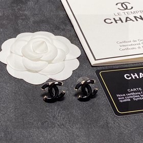 Серьги Chanel в черном цвете. Прозрачные изящные, от Chanel. Эти