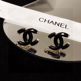 Серьги Chanel в черном цвете. Прозрачные изящные, от Chanel. Эти 