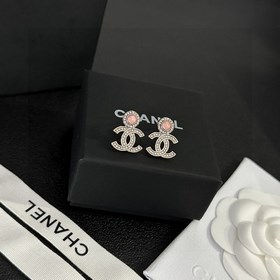 Chanel подержанные серьги с двойным C. Модели Chanel не нуждаются
