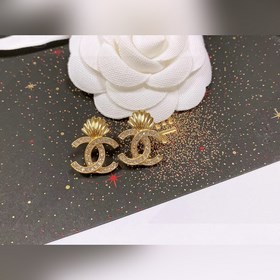 Chanel Б/у Серьги в стиле Chanel не нуждаются в представлении. Ка