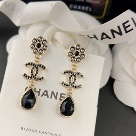 CHANEL Chanel серьги-гвоздики в новом популярном дизайне CHAN 23K